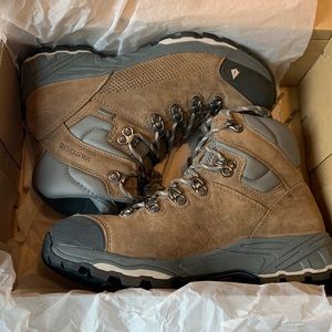 Vasque Women’s hiking boots size 9.5 NWOT